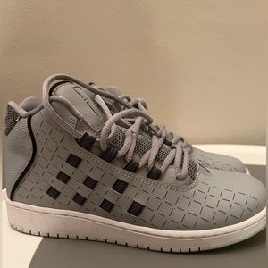 Jordan Illusion BG Wolf Grey